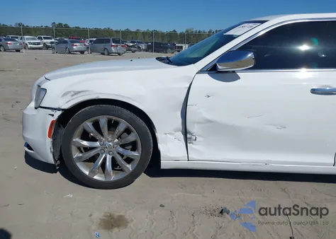 2019 Chrysler 300 Limited z USA, uszkodzony, nr VIN 2C3CCAEG3KH536492
